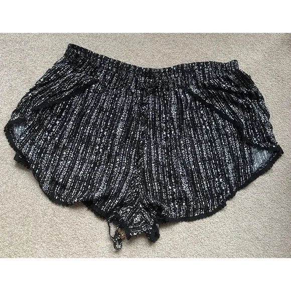 NWT City Chic Scoop Print Shorts Black White XL Women's Plus Size 22 Beachy - Picture 10 of 13